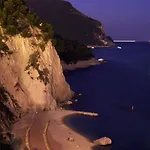 Caletta Del Conero Couette-café 3*