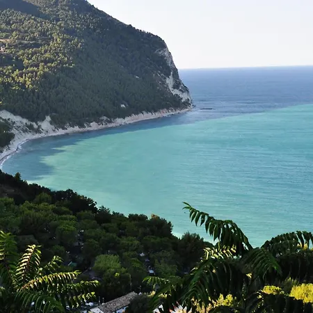 Caletta Del Conero Bed & Breakfast 4*